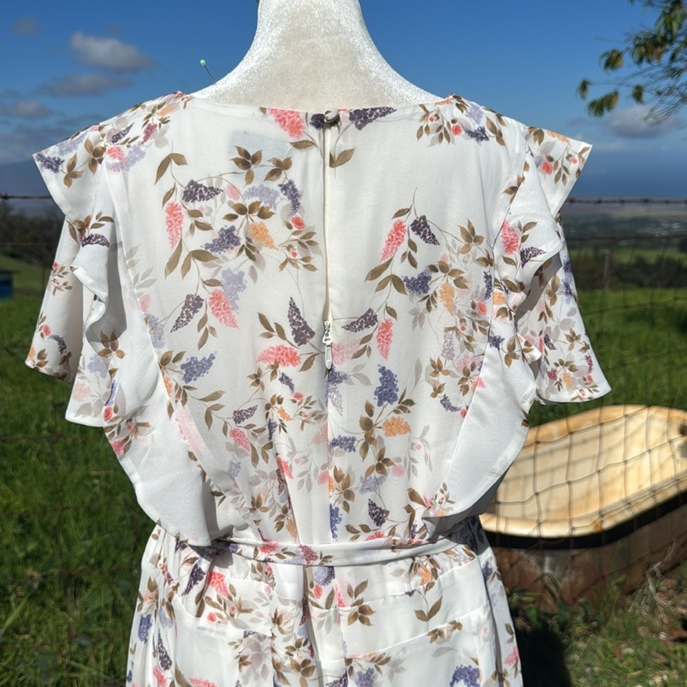 City Chic Floral V-Neck Mini Dress - White and Pink - Picture 5 of 12